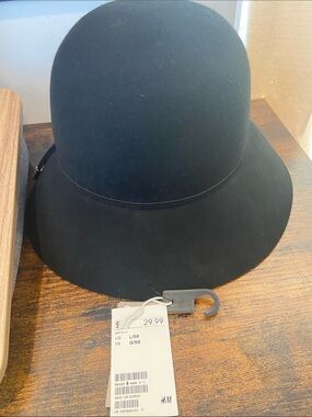 H&M Black Felt Round Crown Hat